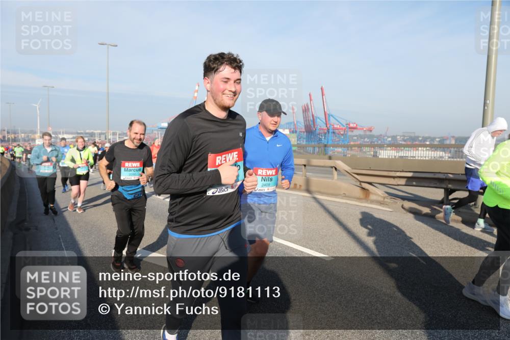03.10.2025 - Köhlbrandbrückenlauf Yannick Fuchs http://msf.ph/oto/9181113 03.10.2025 08:56:07 Position 2 2090, 2409 meine-sportfotos.de