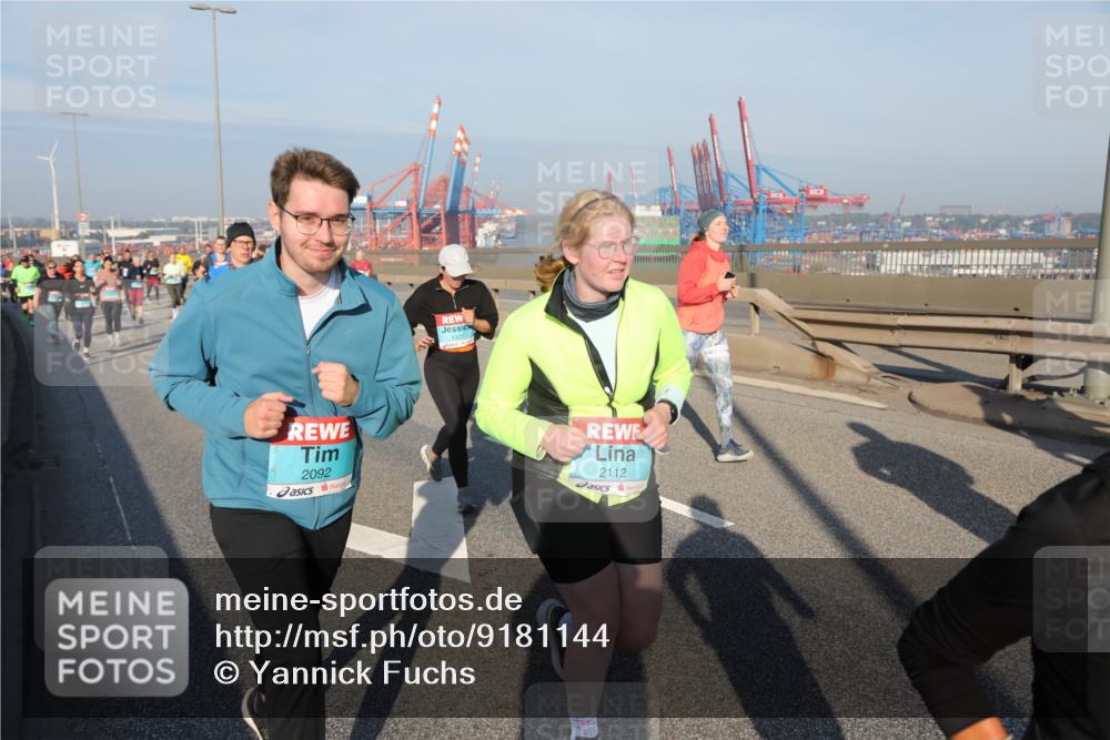 03.10.2025 - Köhlbrandbrückenlauf Yannick Fuchs http://msf.ph/oto/9181144 03.10.2025 08:56:10 Position 2 1425, 2092, 2112 meine-sportfotos.de
