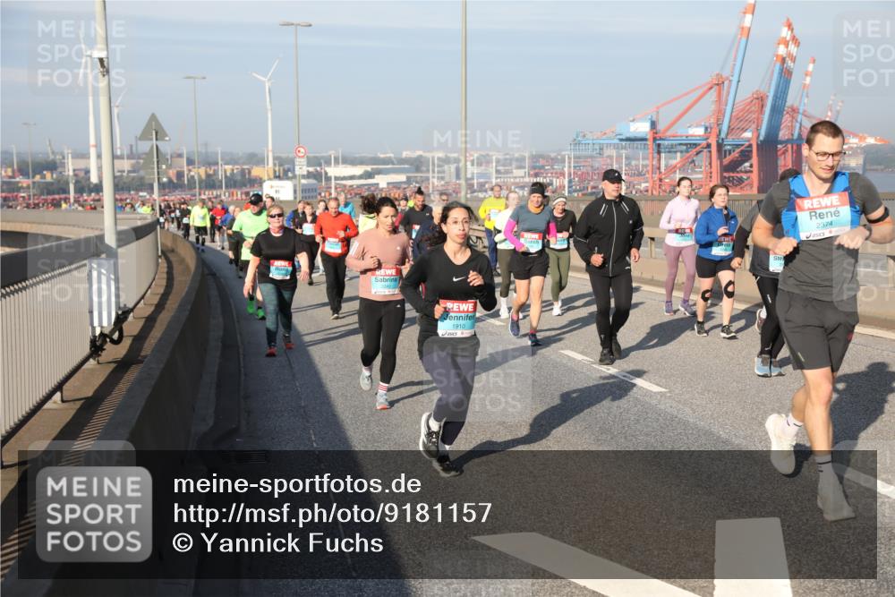 03.10.2025 - Köhlbrandbrückenlauf Yannick Fuchs http://msf.ph/oto/9181157 03.10.2025 08:56:14 Position 2 1910, 2374 meine-sportfotos.de