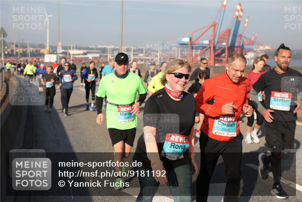 03.10.2025 - Köhlbrandbrückenlauf Yannick Fuchs http://msf.ph/oto/9181192 03.10.2025 08:56:20 Position 2 2525, 2280, 2835, 2779 meine-sportfotos.de