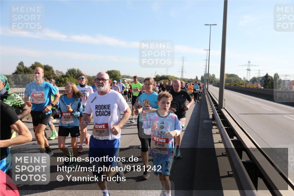 03.10.2025 - Köhlbrandbrückenlauf Yannick Fuchs http://msf.ph/oto/9181242 03.10.2025 11:22:44 Position 3 6501, 4875, 4745, 10 meine-sportfotos.de