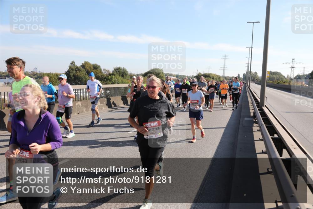 03.10.2025 - Köhlbrandbrückenlauf Yannick Fuchs http://msf.ph/oto/9181281 03.10.2025 11:22:47 Position 3 5085, 4937, 4943 meine-sportfotos.de
