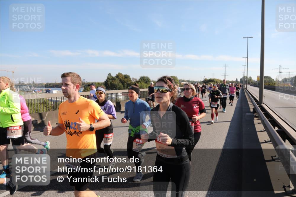 03.10.2025 - Köhlbrandbrückenlauf Yannick Fuchs http://msf.ph/oto/9181364 03.10.2025 11:22:53 Position 3 5653, 6710, 6757, 5379 meine-sportfotos.de
