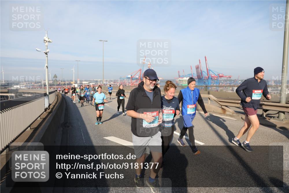 03.10.2025 - Köhlbrandbrückenlauf Yannick Fuchs http://msf.ph/oto/9181377 03.10.2025 08:56:46 Position 2 1926, 2351 meine-sportfotos.de