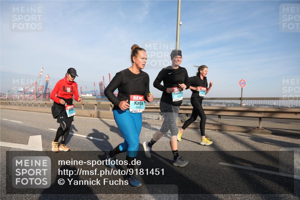 03.10.2025 - Köhlbrandbrückenlauf Yannick Fuchs http://msf.ph/oto/9181451 03.10.2025 08:56:56 Position 2 3054, 2869, 2870 meine-sportfotos.de