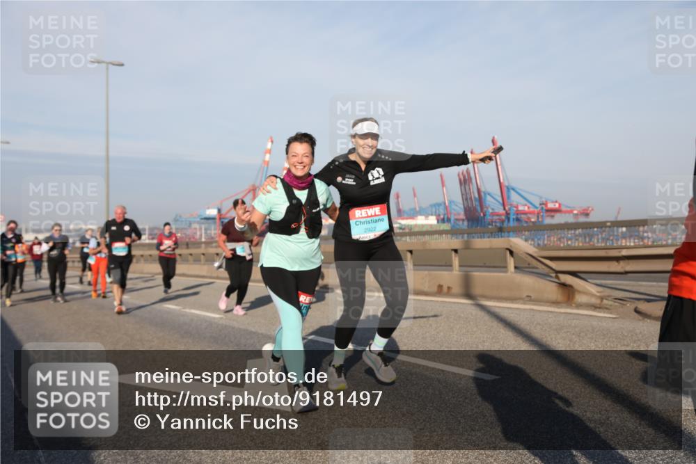 03.10.2025 - Köhlbrandbrückenlauf Yannick Fuchs http://msf.ph/oto/9181497 03.10.2025 08:57:05 Position 2 2922 meine-sportfotos.de