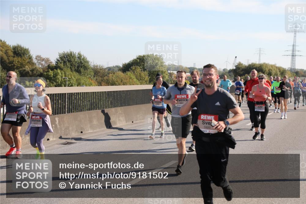 03.10.2025 - Köhlbrandbrückenlauf Yannick Fuchs http://msf.ph/oto/9181502 03.10.2025 11:23:05 Position 3 5111, 5917, 5920 meine-sportfotos.de