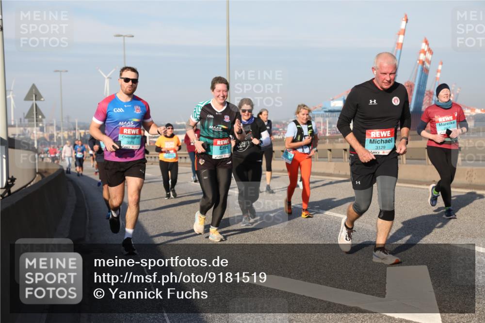 03.10.2025 - Köhlbrandbrückenlauf Yannick Fuchs http://msf.ph/oto/9181519 03.10.2025 08:57:08 Position 2 3076, 3077, 3129 meine-sportfotos.de