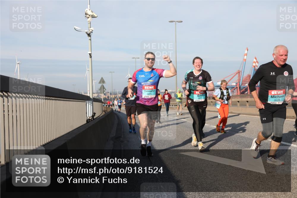 03.10.2025 - Köhlbrandbrückenlauf Yannick Fuchs http://msf.ph/oto/9181524 03.10.2025 08:57:09 Position 2 3076, 3077, 3129 meine-sportfotos.de