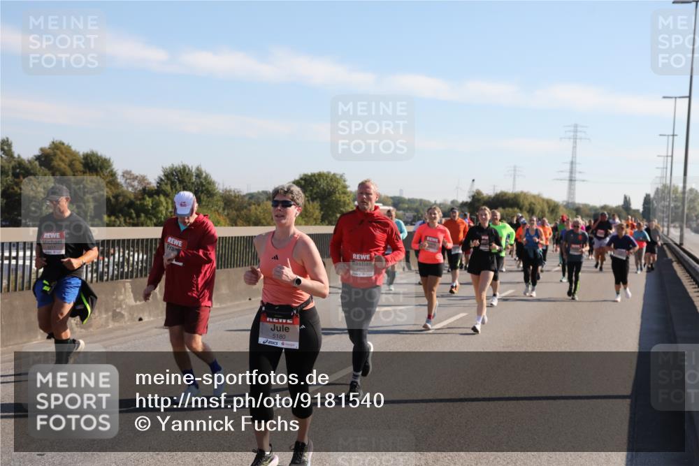 03.10.2025 - Köhlbrandbrückenlauf Yannick Fuchs http://msf.ph/oto/9181540 03.10.2025 11:23:09 Position 3 5211, 5180, 4815 meine-sportfotos.de