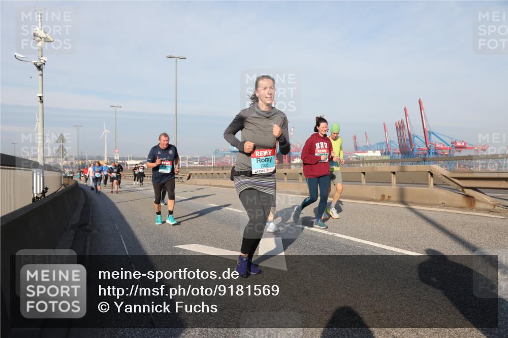 03.10.2025 - Köhlbrandbrückenlauf Yannick Fuchs http://msf.ph/oto/9181569 03.10.2025 08:57:16 Position 2 2320 meine-sportfotos.de
