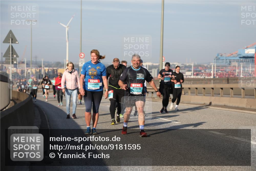 03.10.2025 - Köhlbrandbrückenlauf Yannick Fuchs http://msf.ph/oto/9181595 03.10.2025 08:57:22 Position 2 2497, 2498, 2024 meine-sportfotos.de