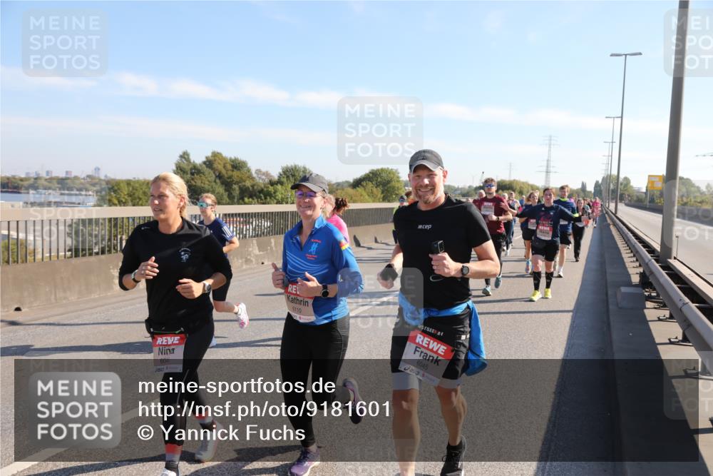 03.10.2025 - Köhlbrandbrückenlauf Yannick Fuchs http://msf.ph/oto/9181601 03.10.2025 11:23:31 Position 3 6046, 6110, 6045 meine-sportfotos.de