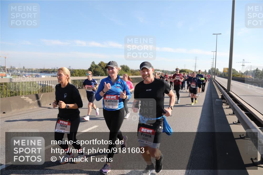 03.10.2025 - Köhlbrandbrückenlauf Yannick Fuchs http://msf.ph/oto/9181603 03.10.2025 11:23:32 Position 3 6046, 6110, 6045 meine-sportfotos.de