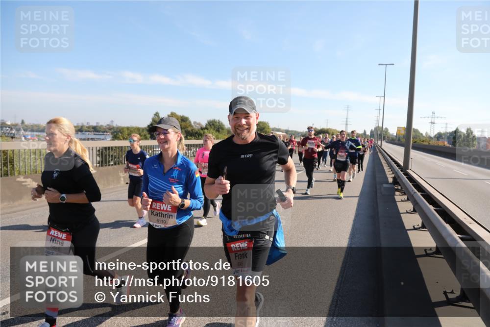 03.10.2025 - Köhlbrandbrückenlauf Yannick Fuchs http://msf.ph/oto/9181605 03.10.2025 11:23:32 Position 3 6046, 6110, 6045 meine-sportfotos.de