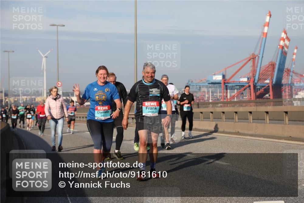 03.10.2025 - Köhlbrandbrückenlauf Yannick Fuchs http://msf.ph/oto/9181610 03.10.2025 08:57:24 Position 2 2497, 2498 meine-sportfotos.de