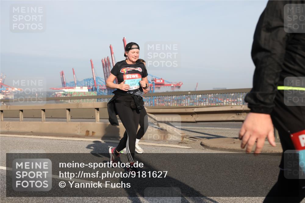 03.10.2025 - Köhlbrandbrückenlauf Yannick Fuchs http://msf.ph/oto/9181627 03.10.2025 08:57:30 Position 2 3754, 3 meine-sportfotos.de