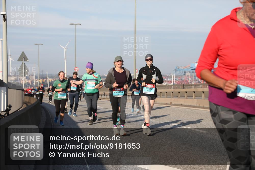 03.10.2025 - Köhlbrandbrückenlauf Yannick Fuchs http://msf.ph/oto/9181653 03.10.2025 08:57:38 Position 2 1969, 1970, 25 meine-sportfotos.de
