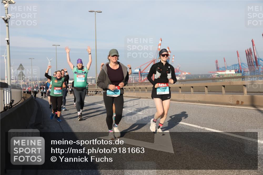 03.10.2025 - Köhlbrandbrückenlauf Yannick Fuchs http://msf.ph/oto/9181663 03.10.2025 08:57:40 Position 2 03104, 1970, 1969 meine-sportfotos.de