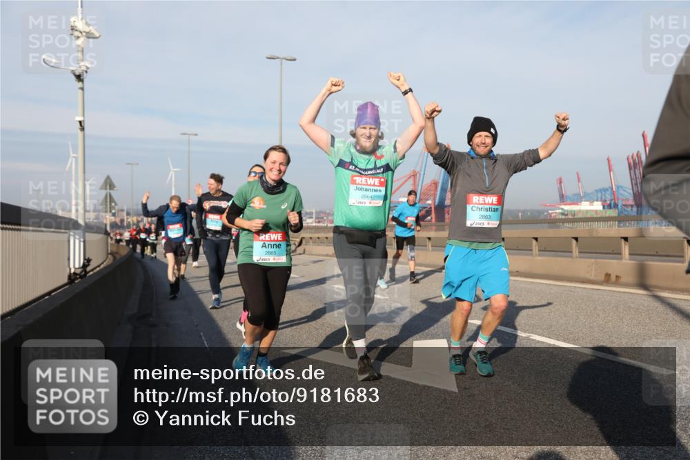 03.10.2025 - Köhlbrandbrückenlauf Yannick Fuchs http://msf.ph/oto/9181683 03.10.2025 08:57:42 Position 2 2865, 53, 2864, 2863 meine-sportfotos.de