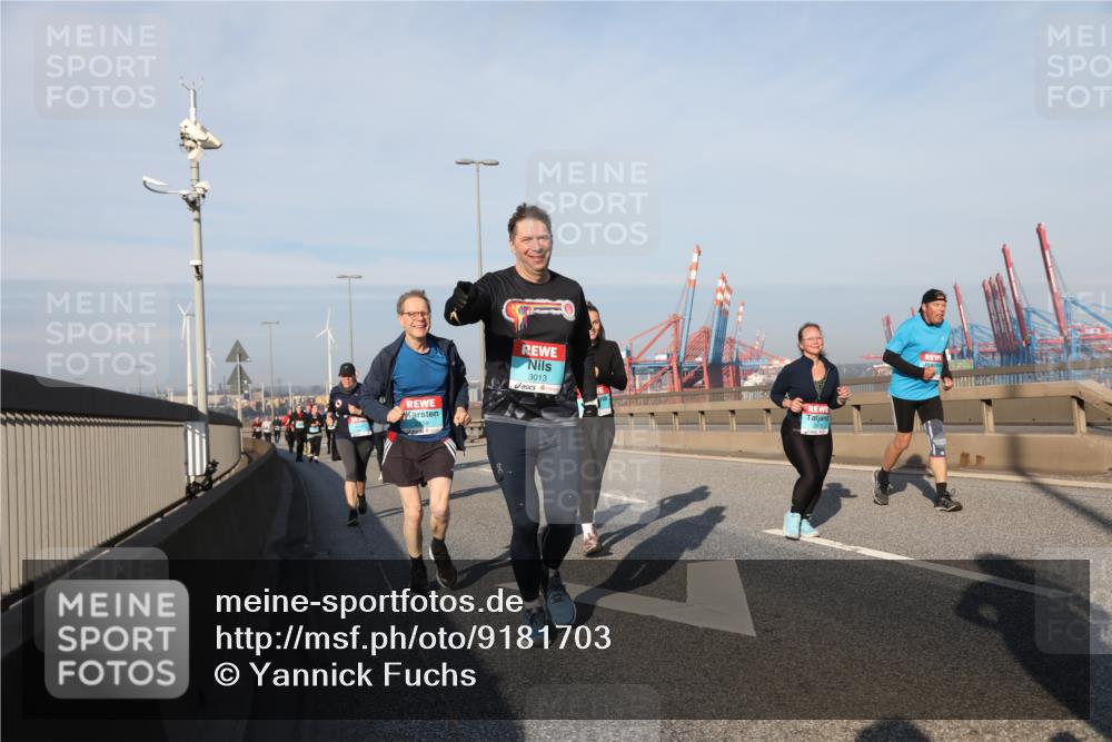 03.10.2025 - Köhlbrandbrückenlauf Yannick Fuchs http://msf.ph/oto/9181703 03.10.2025 08:57:45 Position 2 3013, 2375 meine-sportfotos.de