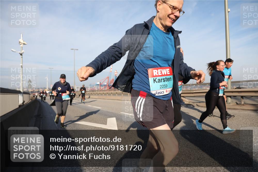 03.10.2025 - Köhlbrandbrückenlauf Yannick Fuchs http://msf.ph/oto/9181720 03.10.2025 08:57:47 Position 2 2259 meine-sportfotos.de