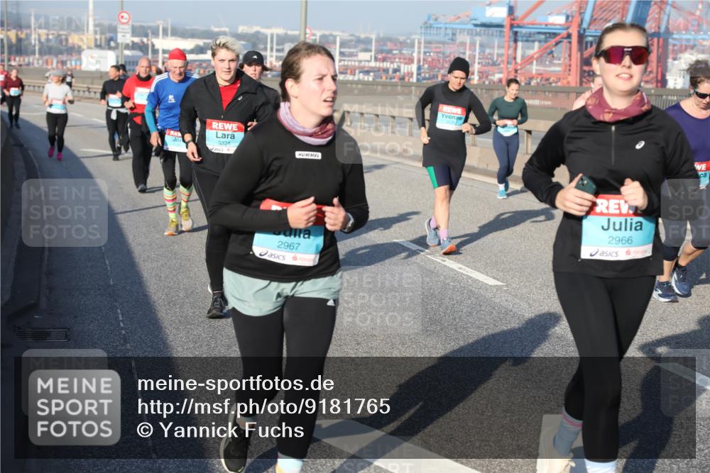 03.10.2025 - Köhlbrandbrückenlauf Yannick Fuchs http://msf.ph/oto/9181765 03.10.2025 08:57:56 Position 2 3324, 2967, 2966 meine-sportfotos.de