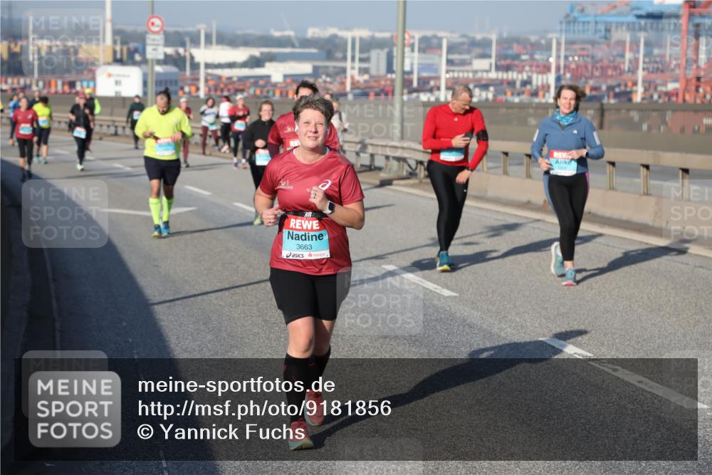 03.10.2025 - Köhlbrandbrückenlauf Yannick Fuchs http://msf.ph/oto/9181856 03.10.2025 08:58:21 Position 2 3, 5, 3663 meine-sportfotos.de