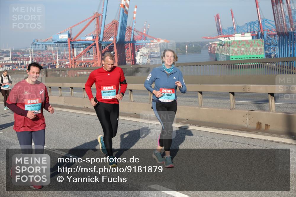 03.10.2025 - Köhlbrandbrückenlauf Yannick Fuchs http://msf.ph/oto/9181879 03.10.2025 08:58:25 Position 2 3019, 2321, 2258 meine-sportfotos.de