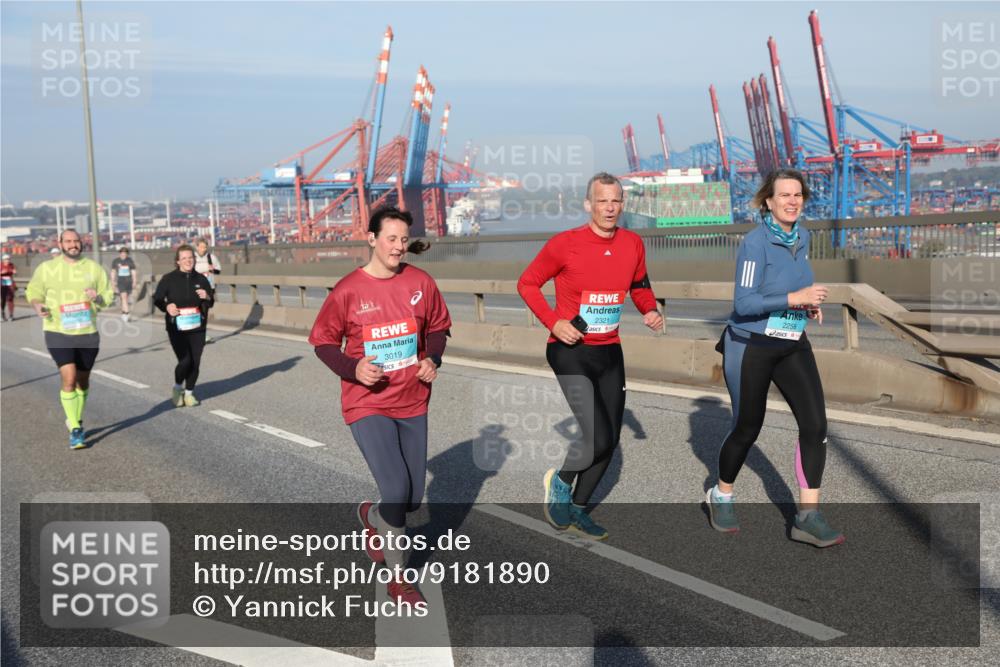 03.10.2025 - Köhlbrandbrückenlauf Yannick Fuchs http://msf.ph/oto/9181890 03.10.2025 08:58:26 Position 2 3019, 2321, 2258 meine-sportfotos.de
