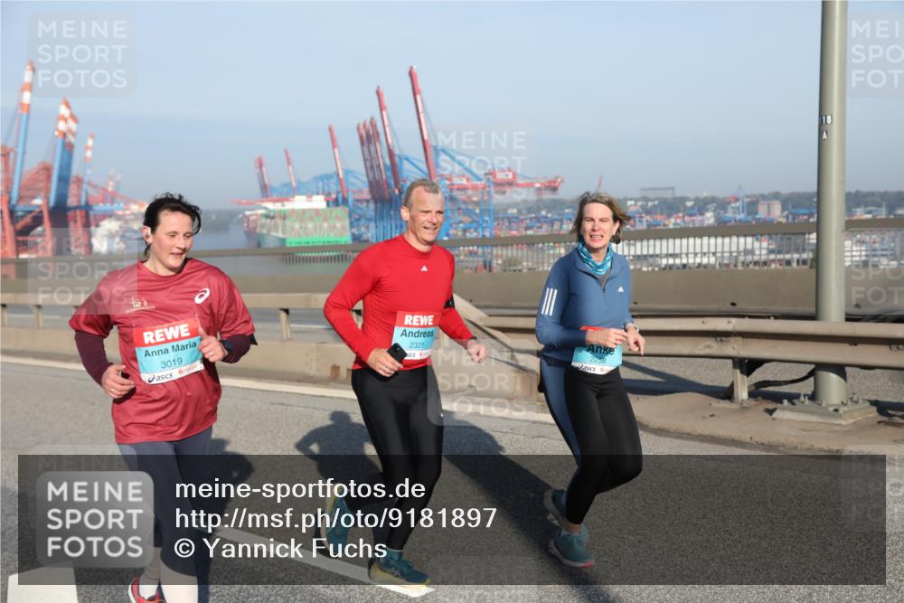 03.10.2025 - Köhlbrandbrückenlauf Yannick Fuchs http://msf.ph/oto/9181897 03.10.2025 08:58:27 Position 2 3019, 2321, 2258 meine-sportfotos.de