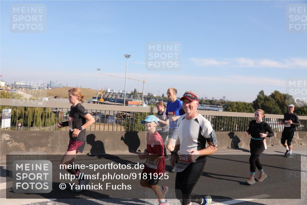 03.10.2025 - Köhlbrandbrückenlauf Yannick Fuchs http://msf.ph/oto/9181925 03.10.2025 11:24:01 Position 3 1020, 6619, 6618 meine-sportfotos.de