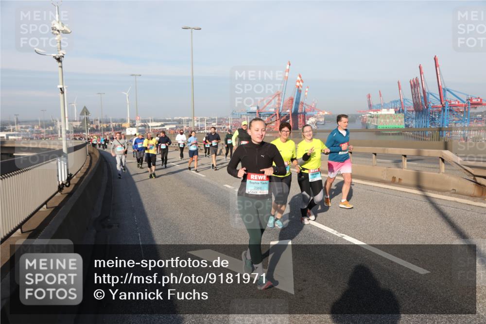 03.10.2025 - Köhlbrandbrückenlauf Yannick Fuchs http://msf.ph/oto/9181971 03.10.2025 08:58:43 Position 2 2386, 1 meine-sportfotos.de