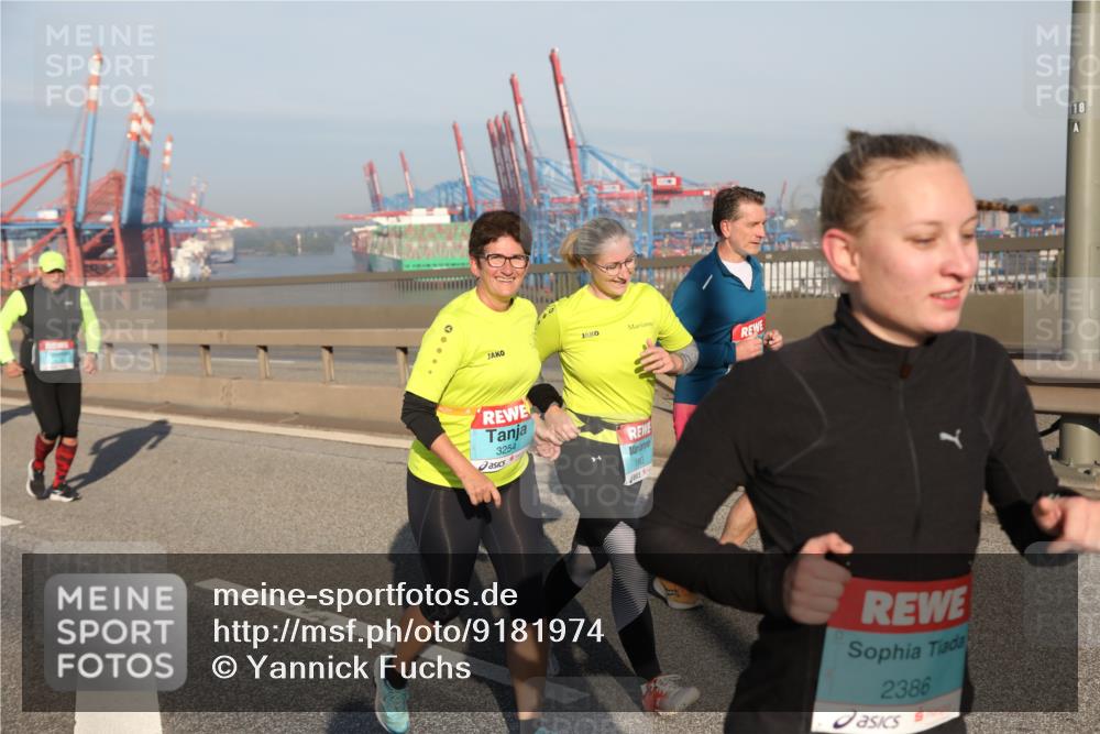 03.10.2025 - Köhlbrandbrückenlauf Yannick Fuchs http://msf.ph/oto/9181974 03.10.2025 08:58:44 Position 2 3254, 2386, 118 meine-sportfotos.de