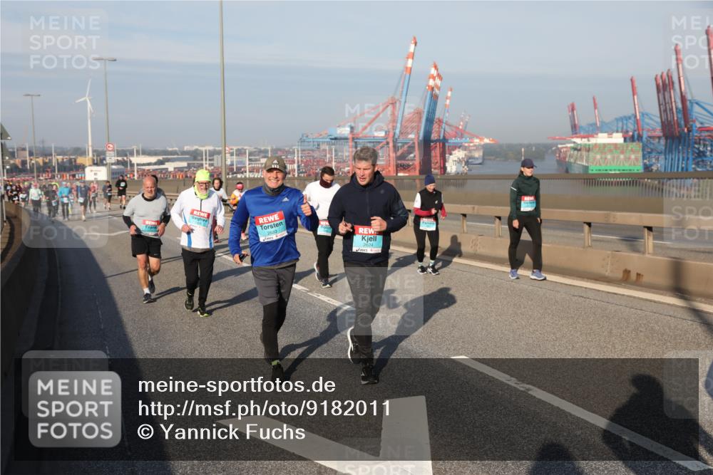 03.10.2025 - Köhlbrandbrückenlauf Yannick Fuchs http://msf.ph/oto/9182011 03.10.2025 08:58:49 Position 2 2633, 2624 meine-sportfotos.de