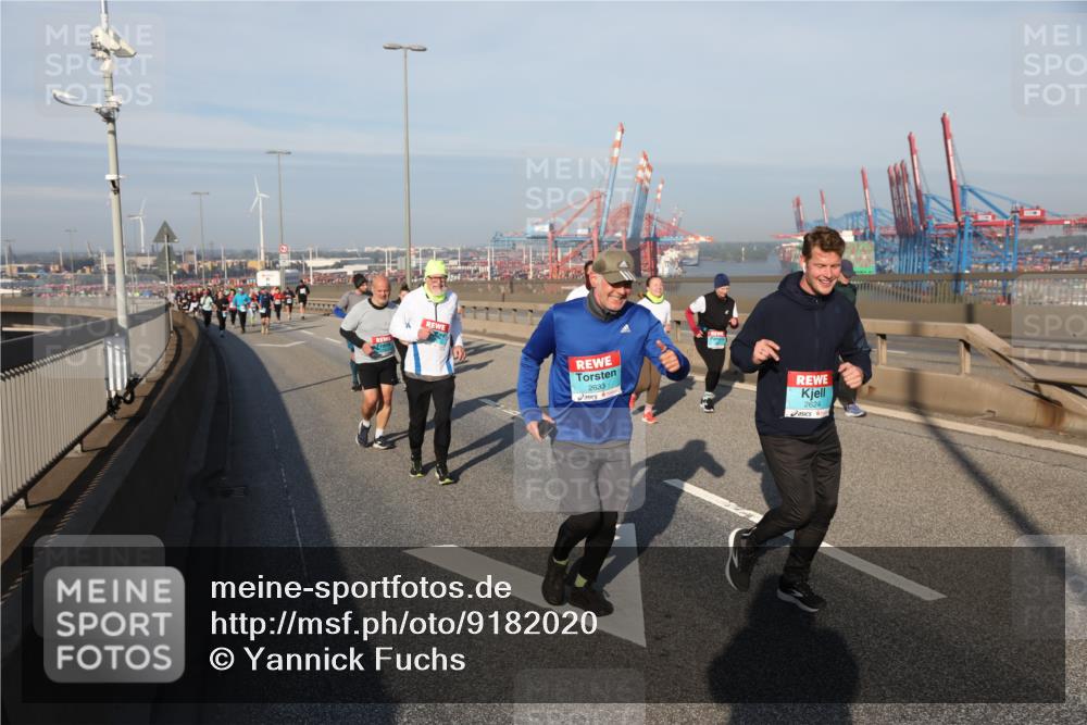 03.10.2025 - Köhlbrandbrückenlauf Yannick Fuchs http://msf.ph/oto/9182020 03.10.2025 08:58:51 Position 2 2633, 2624 meine-sportfotos.de