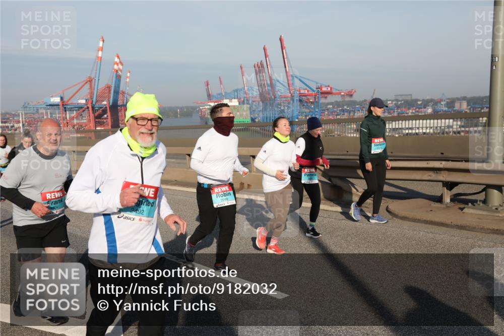 03.10.2025 - Köhlbrandbrückenlauf Yannick Fuchs http://msf.ph/oto/9182032 03.10.2025 08:58:53 Position 2 2999, 1704, 2492, 118 meine-sportfotos.de