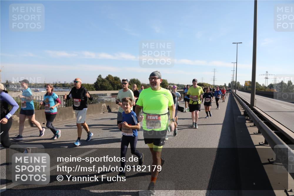 03.10.2025 - Köhlbrandbrückenlauf Yannick Fuchs http://msf.ph/oto/9182179 03.10.2025 11:24:29 Position 3 6668, 6669 meine-sportfotos.de