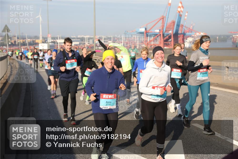 03.10.2025 - Köhlbrandbrückenlauf Yannick Fuchs http://msf.ph/oto/9182194 03.10.2025 08:59:18 Position 2 3745, 3746, 2212 meine-sportfotos.de