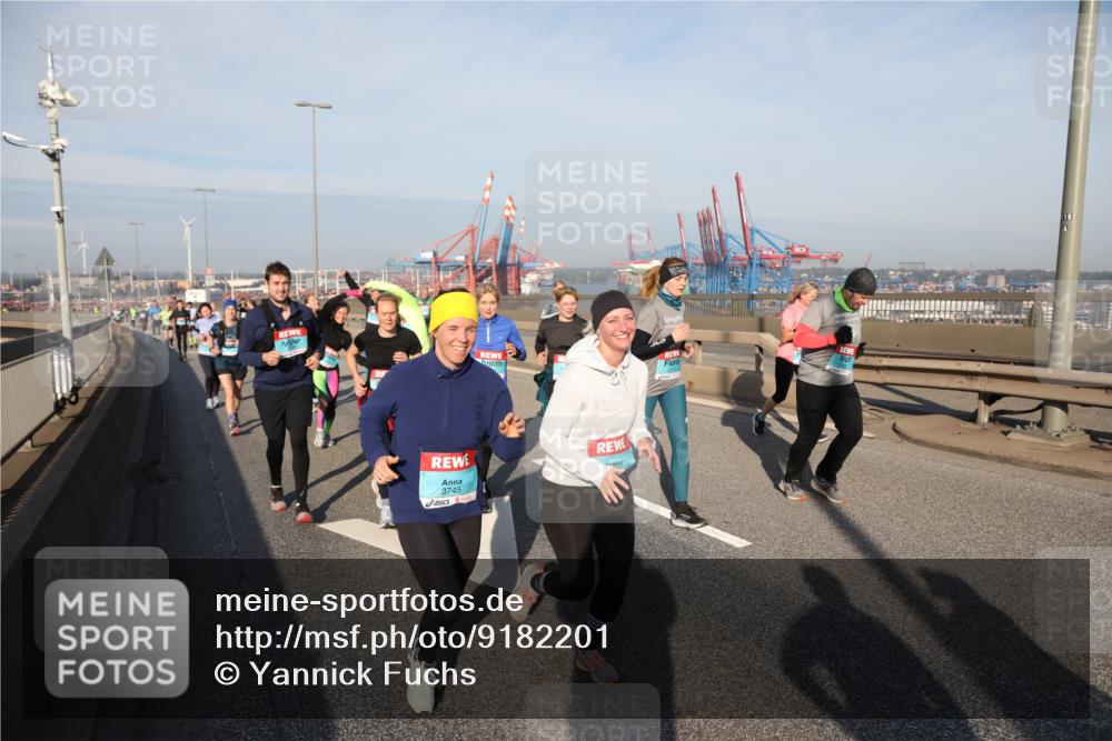 03.10.2025 - Köhlbrandbrückenlauf Yannick Fuchs http://msf.ph/oto/9182201 03.10.2025 08:59:19 Position 2 3745 meine-sportfotos.de