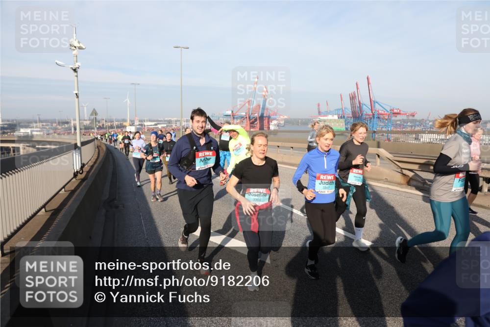 03.10.2025 - Köhlbrandbrückenlauf Yannick Fuchs http://msf.ph/oto/9182206 03.10.2025 08:59:20 Position 2 3364, 3367 meine-sportfotos.de