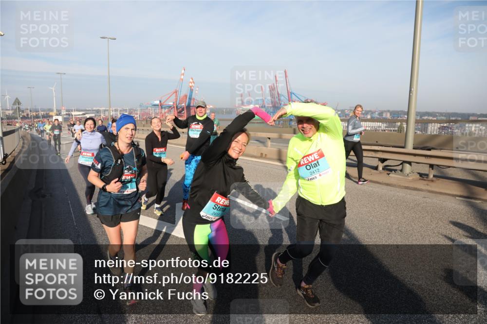 03.10.2025 - Köhlbrandbrückenlauf Yannick Fuchs http://msf.ph/oto/9182225 03.10.2025 08:59:22 Position 2 2419, 2412 meine-sportfotos.de