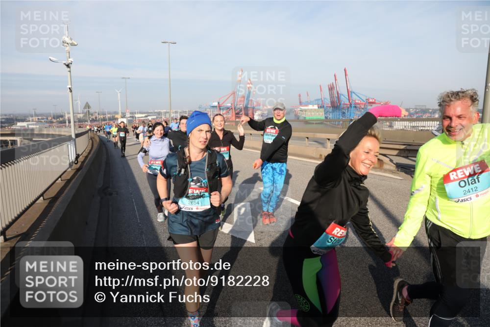03.10.2025 - Köhlbrandbrückenlauf Yannick Fuchs http://msf.ph/oto/9182228 03.10.2025 08:59:22 Position 2 2654, 2463, 2412 meine-sportfotos.de