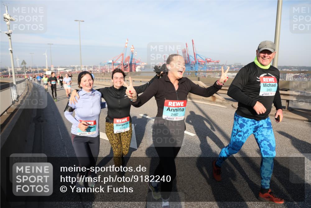 03.10.2025 - Köhlbrandbrückenlauf Yannick Fuchs http://msf.ph/oto/9182240 03.10.2025 08:59:24 Position 2 2379, 2462, 2463 meine-sportfotos.de