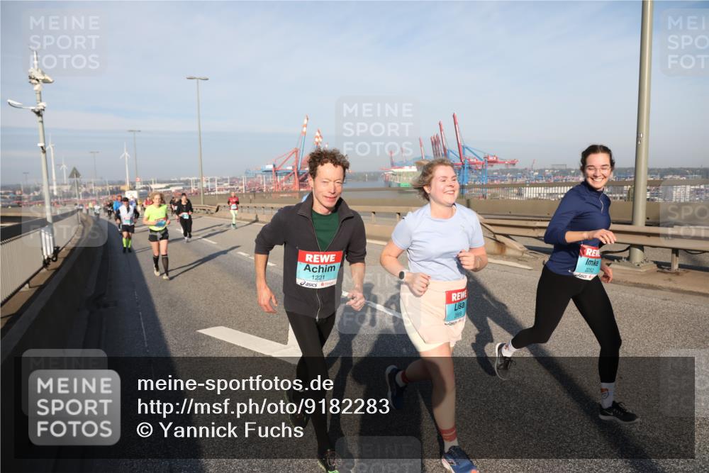 03.10.2025 - Köhlbrandbrückenlauf Yannick Fuchs http://msf.ph/oto/9182283 03.10.2025 08:59:29 Position 2 1221, 2252, 2868 meine-sportfotos.de