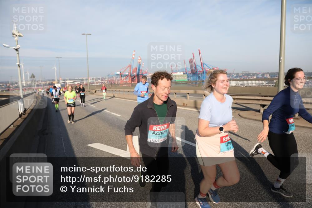 03.10.2025 - Köhlbrandbrückenlauf Yannick Fuchs http://msf.ph/oto/9182285 03.10.2025 08:59:29 Position 2 1221, 2668 meine-sportfotos.de