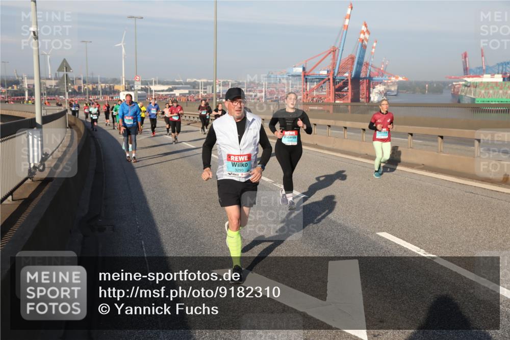 03.10.2025 - Köhlbrandbrückenlauf Yannick Fuchs http://msf.ph/oto/9182310 03.10.2025 08:59:33 Position 2 3293, 3566 meine-sportfotos.de