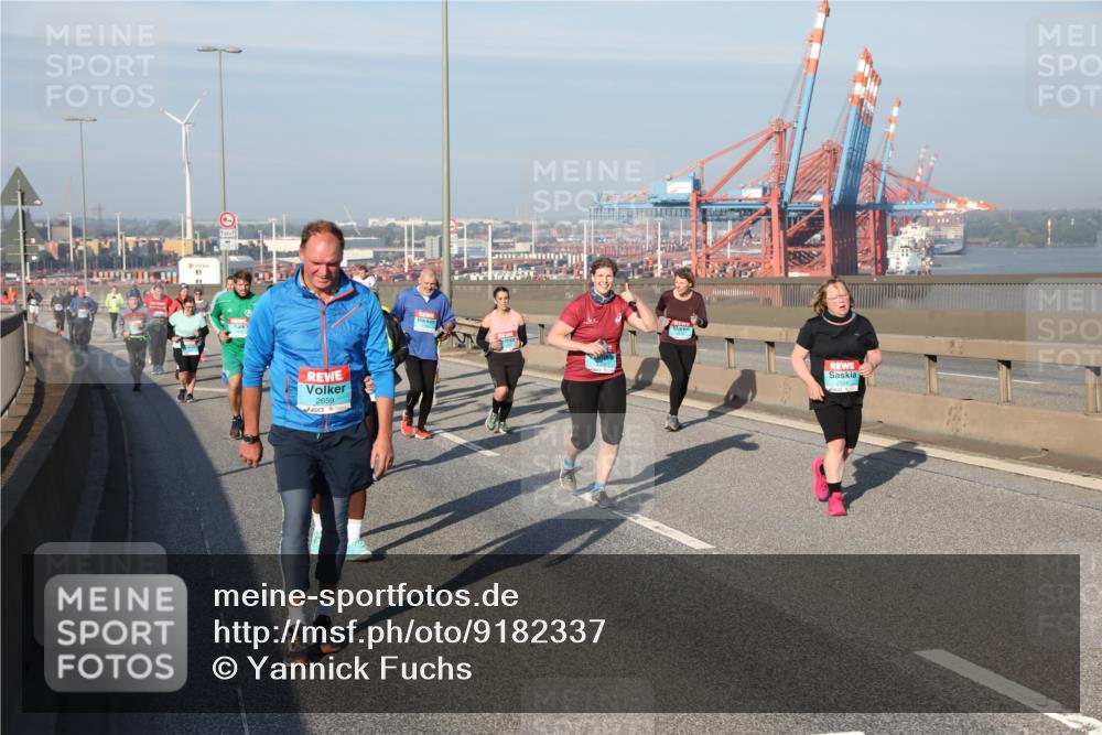 03.10.2025 - Köhlbrandbrückenlauf Yannick Fuchs http://msf.ph/oto/9182337 03.10.2025 08:59:38 Position 2 2659, 2504 meine-sportfotos.de