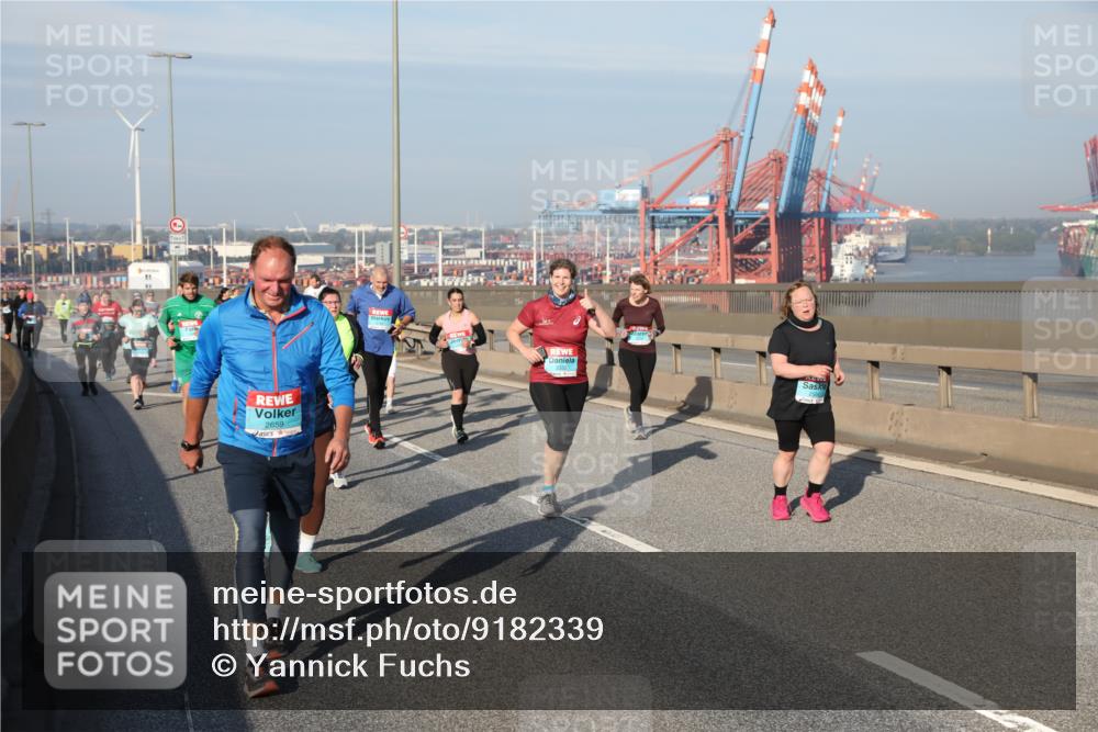 03.10.2025 - Köhlbrandbrückenlauf Yannick Fuchs http://msf.ph/oto/9182339 03.10.2025 08:59:39 Position 2 2659 meine-sportfotos.de