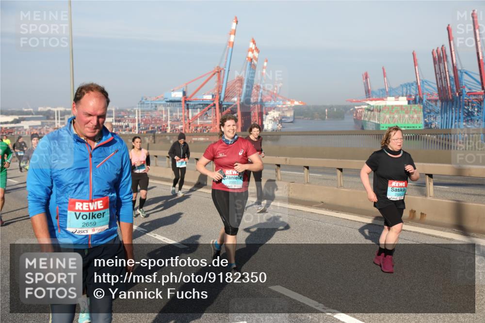 03.10.2025 - Köhlbrandbrückenlauf Yannick Fuchs http://msf.ph/oto/9182350 03.10.2025 08:59:40 Position 2 2659, 2332, 2504 meine-sportfotos.de
